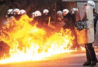 LA POLICÍA REPRIME EN ATENAS UNA MANIFESTACIÓN CONTRA ACUERDOS DE LA TROIKA