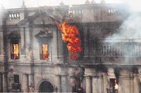 chile moneda se incendia