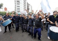 arg protesta policias