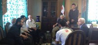 John McCain se reúne con el estado mayor del Ejército Sirio Libre. Durante el encuentro conversa precisamente con Ibrahim al-Badri, el hoy autoproclamado califa Ibrahim. El hombre con gafas que aparece en la foto es el general Salim Idris.