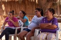 Un grupo de mujeres cucapah, en el ejido Indiviso, en la Comunidad Indígena Cucapah El Mayor, en el estado mexicano de Baja California, 