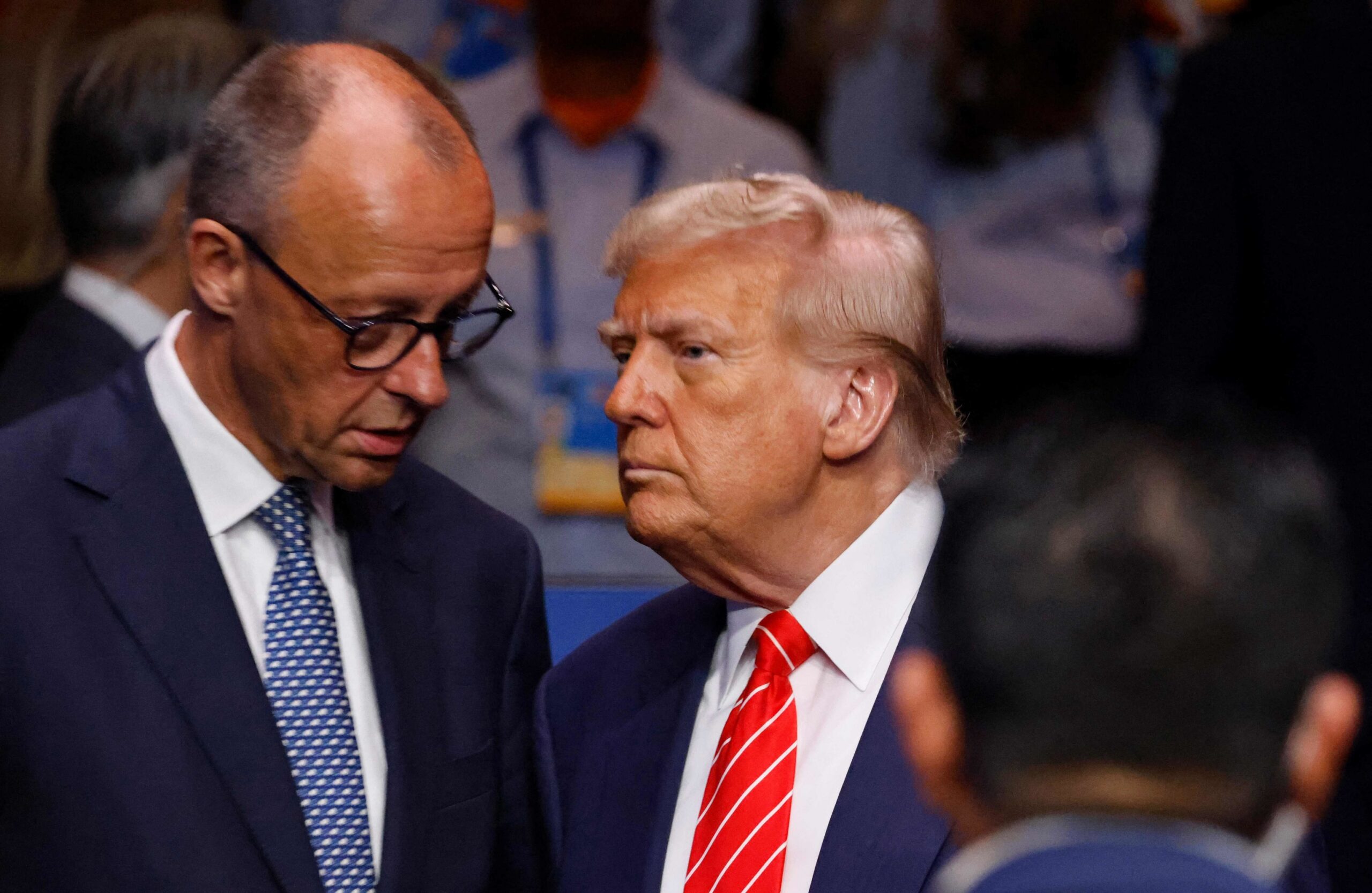 Alemania indignada por la sumisión de Merz ante Trump - SurySur