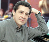 “Quilapayún es un estilo, un sonido, una manera reconocible de crear y cantar” “Quilapayún es un estilo, un sonido, una manera reconocible de crear y cantar”